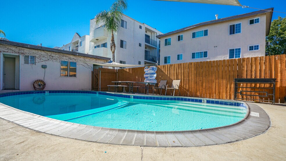 More Photos Of 1814 Grismer Ave, Burbank Apartments For Sale