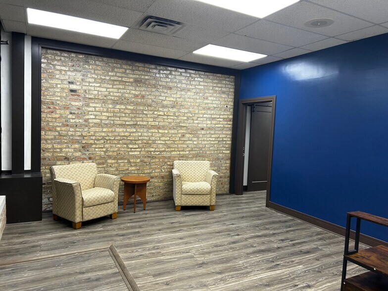 More Photos Of 4044 N Elston Ave, Chicago Storefront Retail Office For Lease