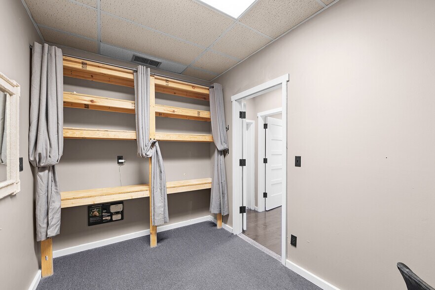 More Photos Of 57 Directors Row, Jackson Office For Sale