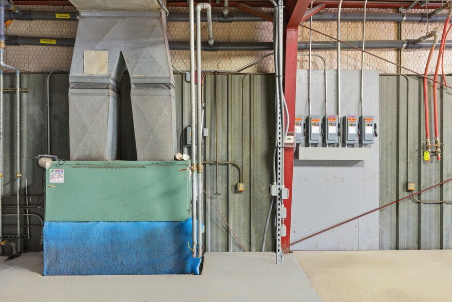 More Photos Of 13025 Fadeway ln, Houston Industrial For Lease