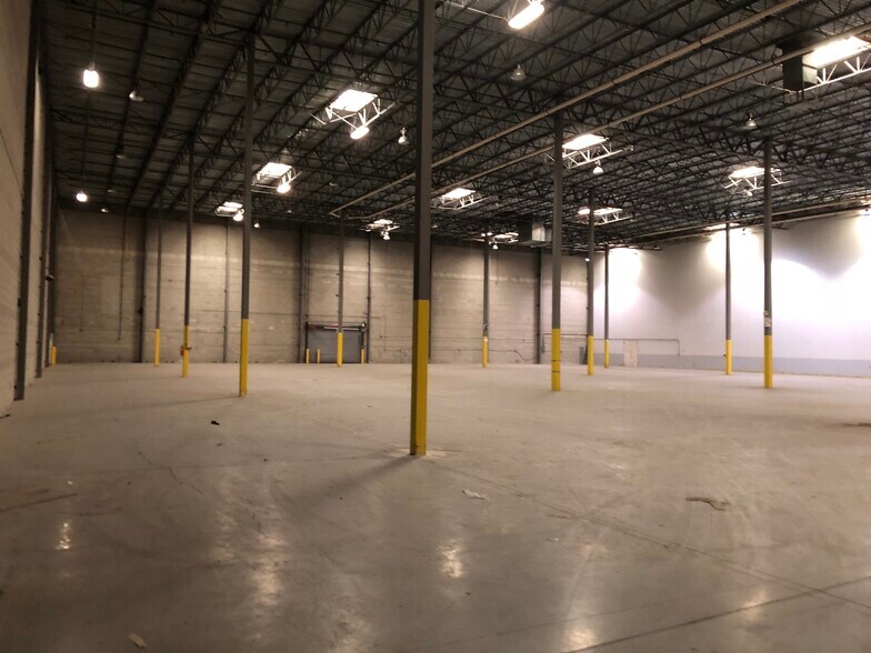 More Photos Of 2580-2620 S Decker Lake Blvd, Salt Lake City Manufacturing For Lease