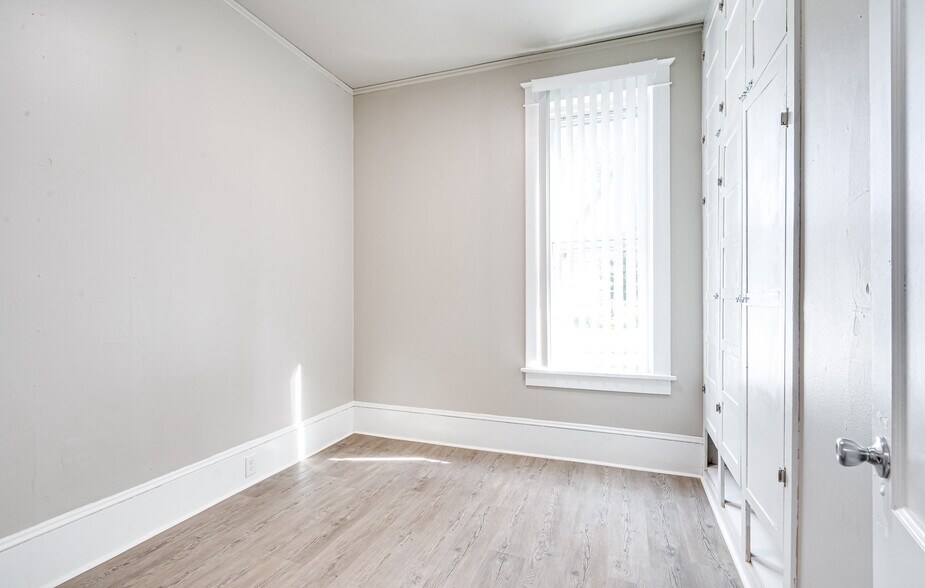 More Photos Of 924 W 5th St, Appleton Apartments For Sale