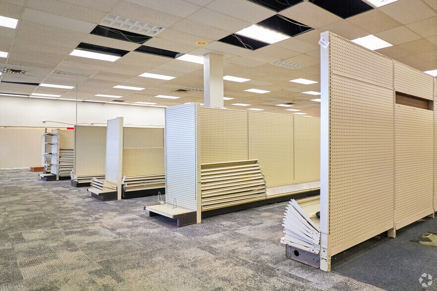 More Photos Of 1900 S Clinton Ave, Rochester Storefront For Lease