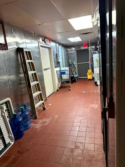 More Photos Of 5151 Avenue H, Rosenberg Restaurant For Sale