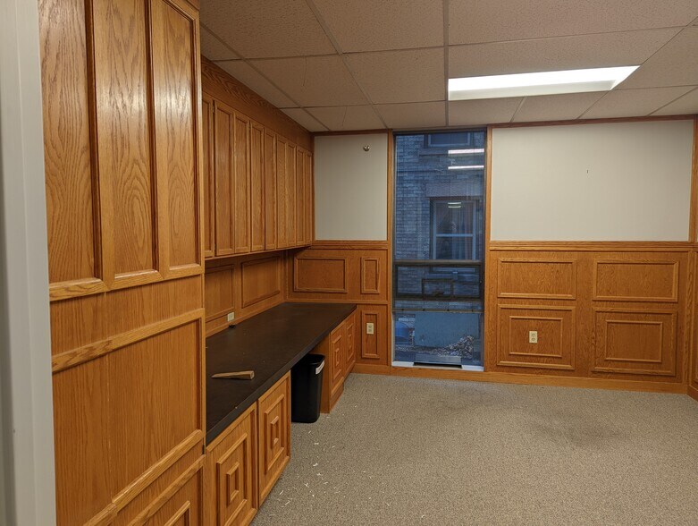 More Photos Of 133 S Butler St, Madison Office For Lease