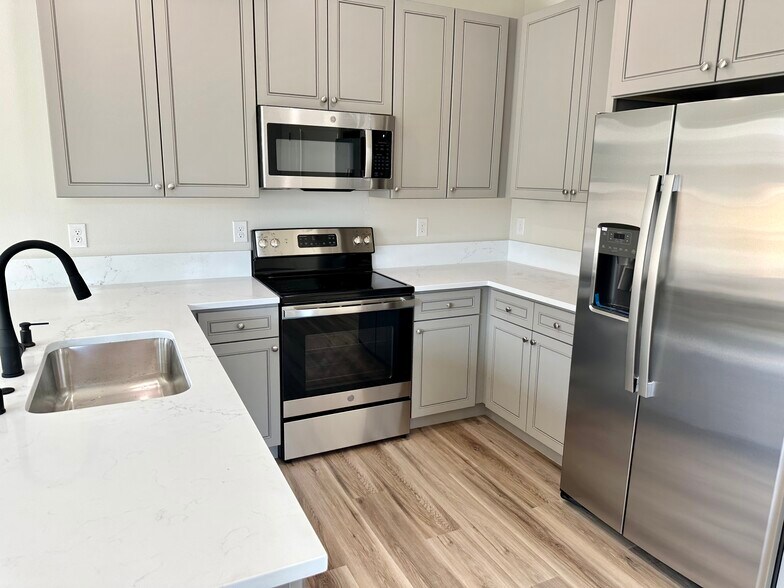 More Photos Of , Kelso Multifamily For Sale