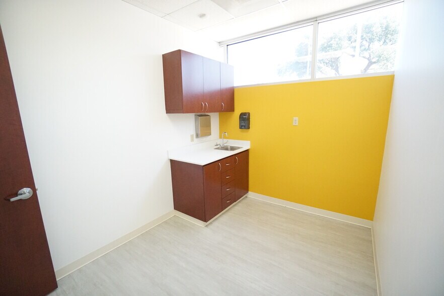 More Photos Of 4825 Almeda Rd, Houston Medical For Lease