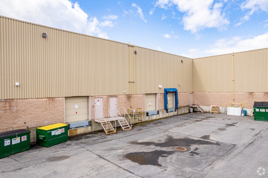 More Photos Of 3755 Boul Matte, Brossard Light Distribution For Lease