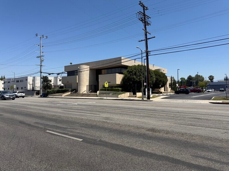 Primary Photo Of 10324 Balboa Blvd, Granada Hills Office For Lease