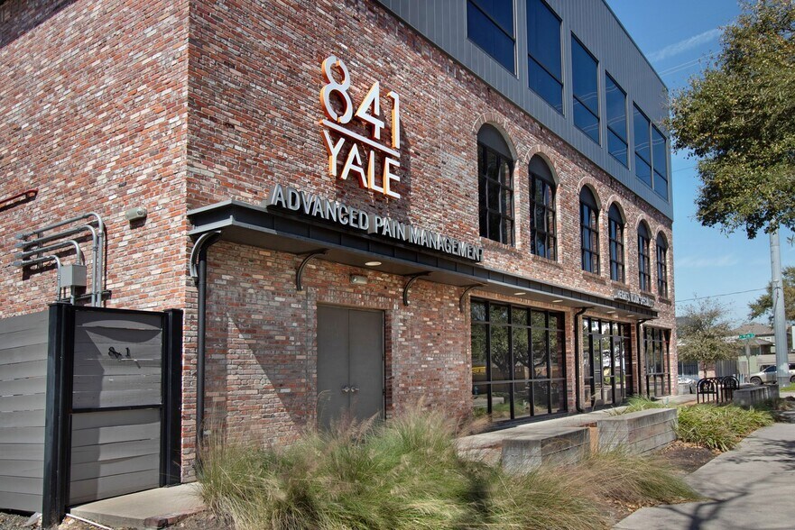 More Photos Of 841 Yale St, Houston Medical For Sale
