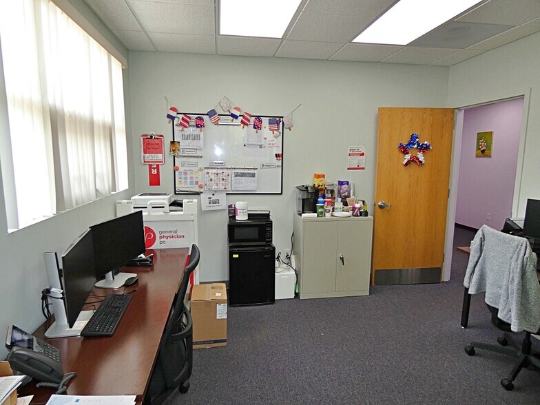 More Photos Of 6934 Elaine Dr, Niagara Falls Office For Sale