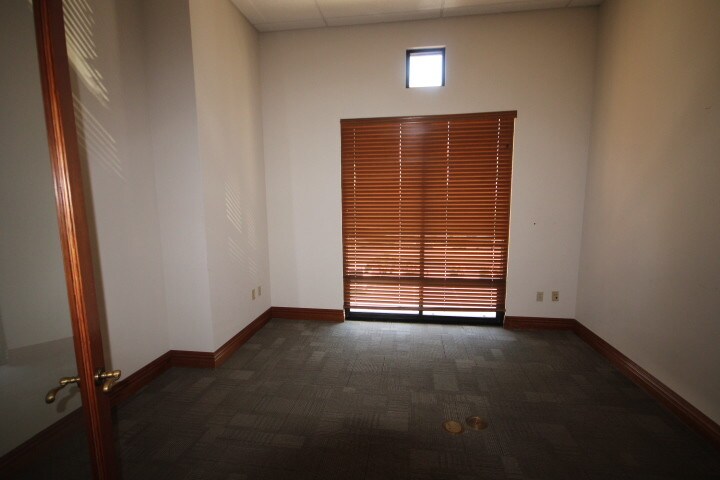 More Photos Of 2575 Montessouri St, Las Vegas Loft Creative Space For Lease
