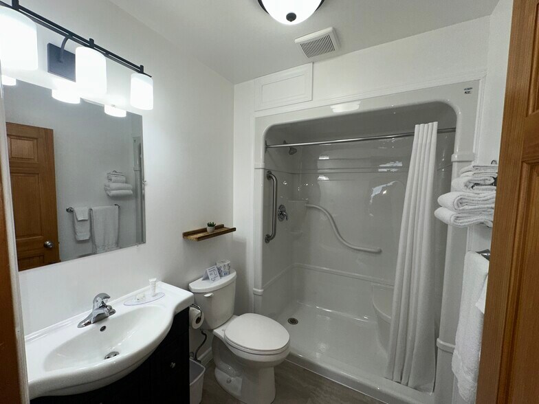 More Photos Of 171 Mission Rd, Wawa Hotel For Sale