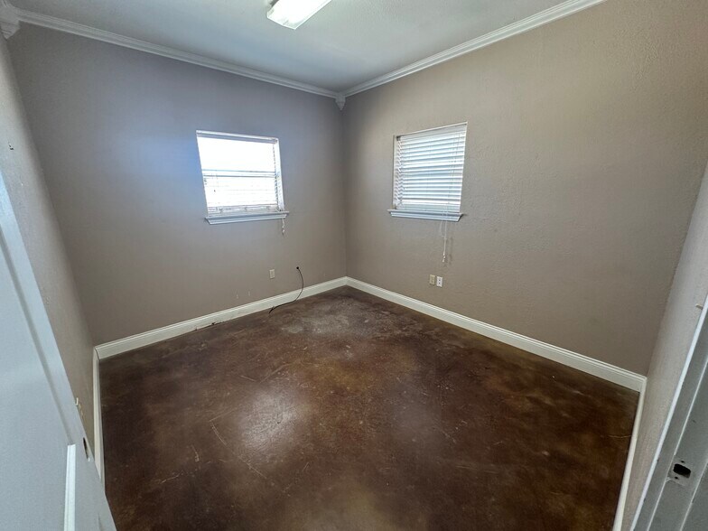 More Photos Of 9507 FM 307, Midland Distribution For Lease