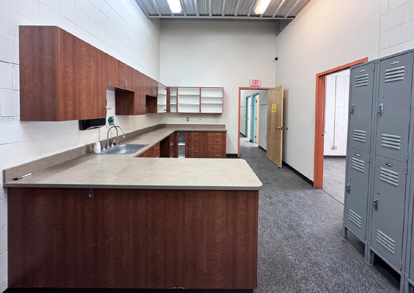 More Photos Of 5 Camino Karsten, Algodones General Retail For Lease