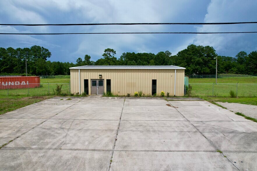 More Photos Of 7914 Browns Ferry Rd, Georgetown Light Distribution For Sale