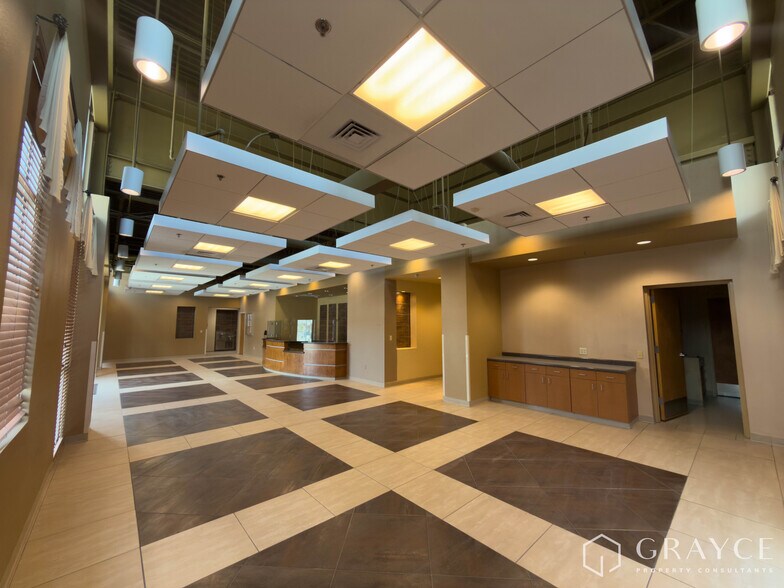 More Photos Of 4301 N Mesa St, El Paso Medical For Lease