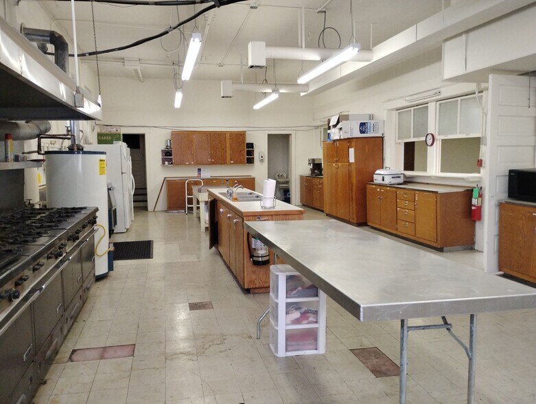 More Photos Of 906 Elm St, Coffeyville Religious Facility For Sale