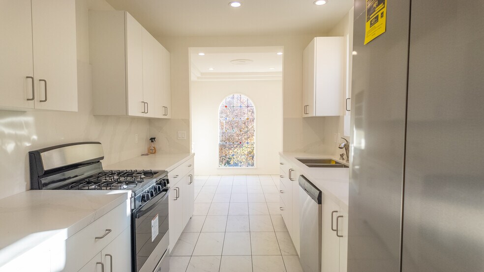 More Photos Of 205 S Reeves Dr, Beverly Hills Apartments For Sale