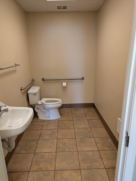 More Photos Of 1449 Green Bay Rd, Sturgeon Bay General Retail For Lease