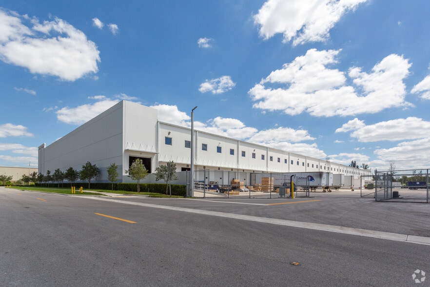 More Photos Of 12950 NW 17th St, Miami Warehouse For Lease