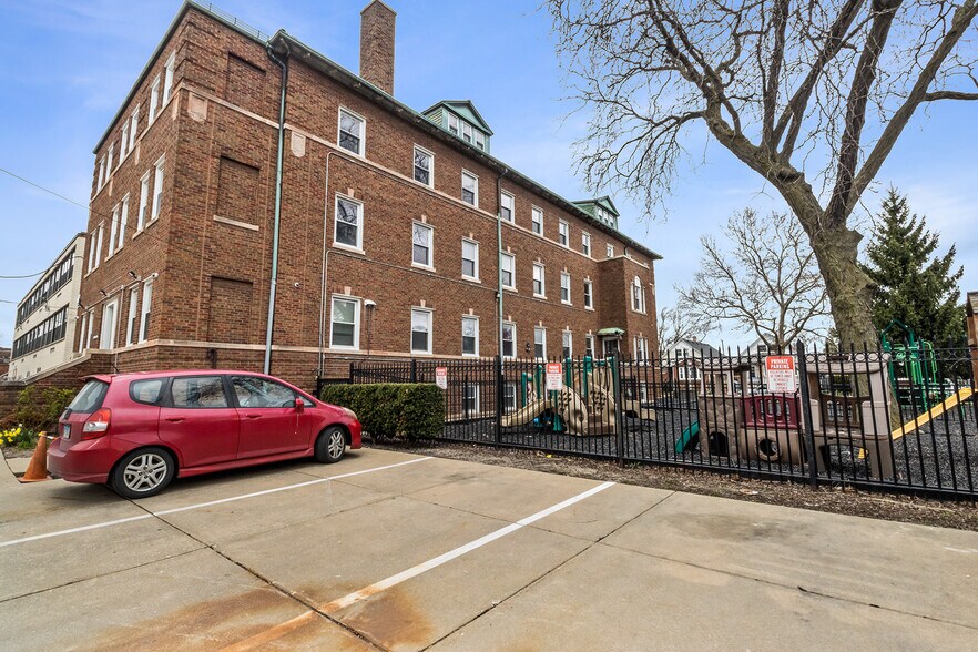 More Photos Of 4925-4933 W Patterson Ave, Chicago Apartments For Sale