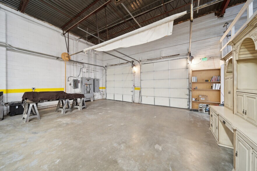 More Photos Of 4434-4437 S 74th Ave, Tulsa Warehouse For Sale