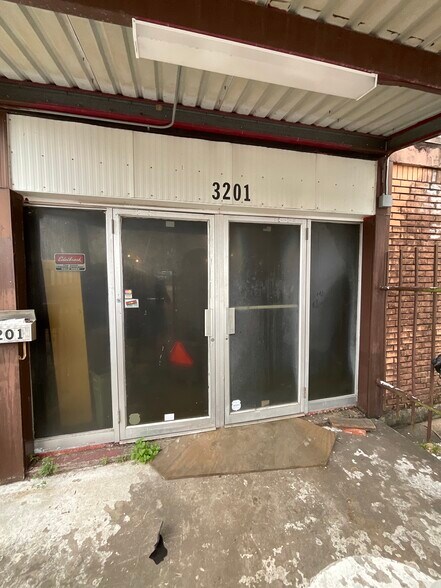 More Photos Of 3201 Texas Ave, La Marque Warehouse For Sale