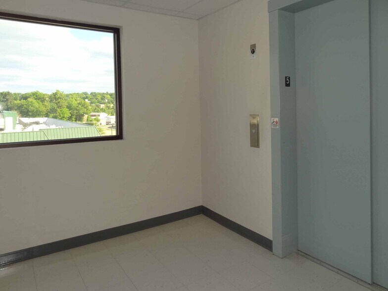 More Photos Of 1311-1319 Pineview Dr, Morgantown Medical For Lease