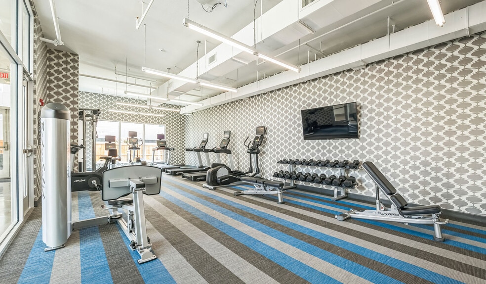 More Photos Of 900 S 11th St, Waco Hotel For Sale