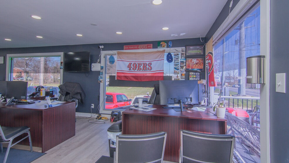 More Photos Of 7404 Centreville Rd, Manassas Auto Dealership For Lease