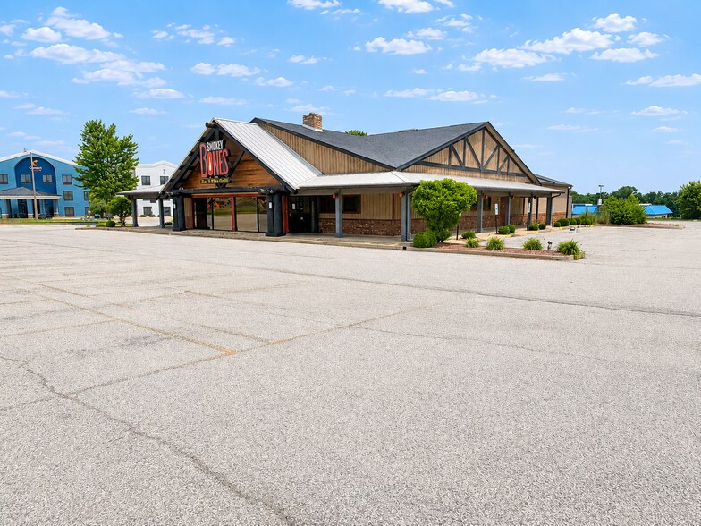 More Photos Of 2660 S Dirksen Pky, Springfield Restaurant For Sale