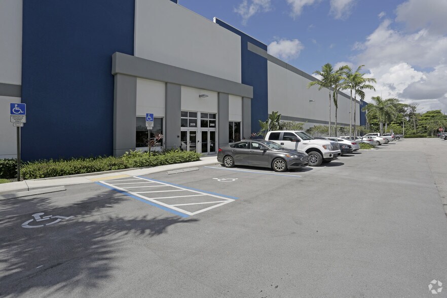 More Photos Of 2650-2666 SW 36th St, Fort Lauderdale Warehouse For Lease