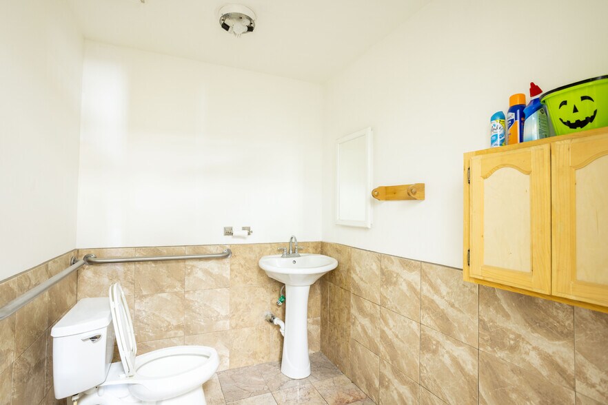 More Photos Of 1250 S Broadway, Los Angeles Warehouse For Sale