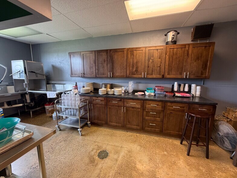 More Photos Of 516 Adams St, Mason Flex For Sale