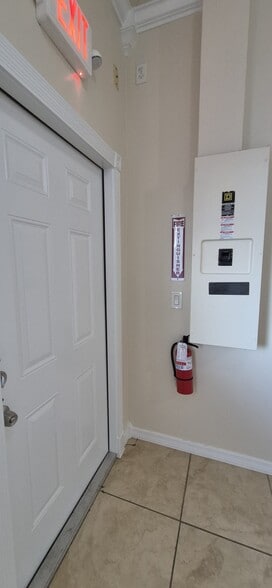 More Photos Of 900 Ceitus Ter, Cape Coral Warehouse For Lease