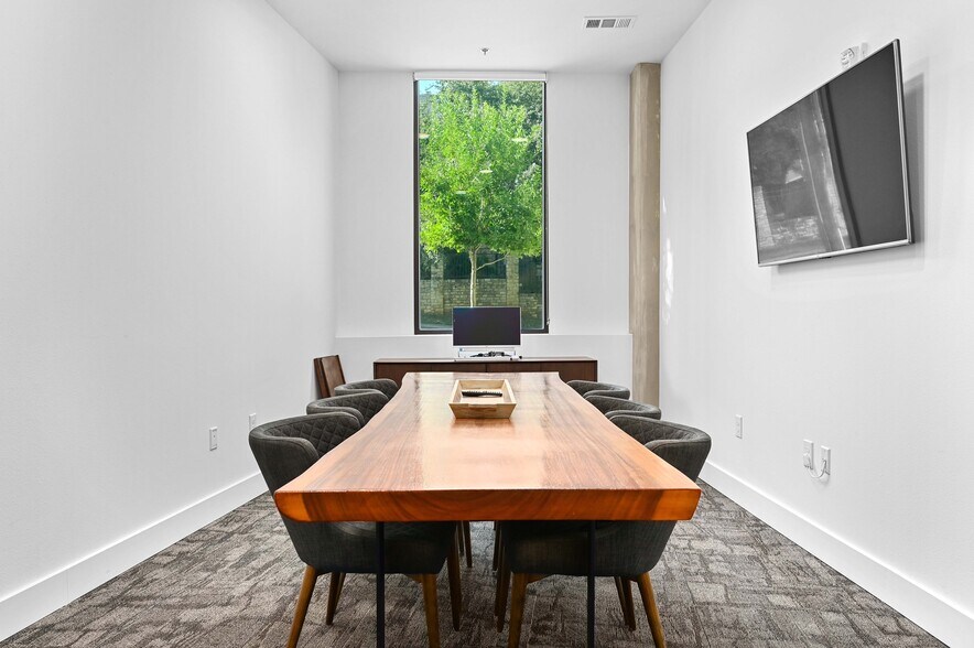 More Photos Of 2500 Longview St, Austin Apartments For Sale