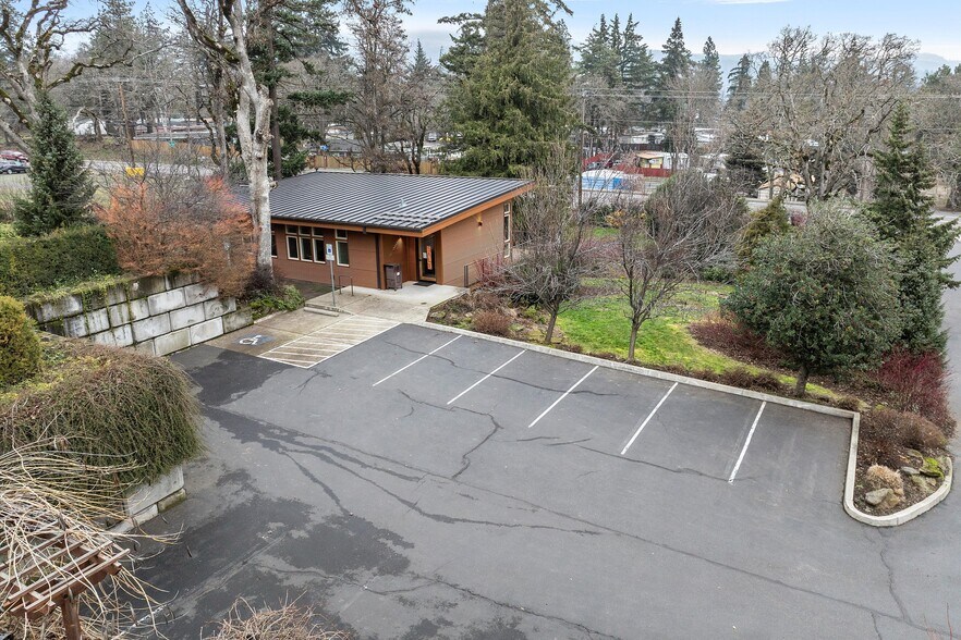 More Photos Of 3239 Cascade Ave, Hood River Office Residential For Lease