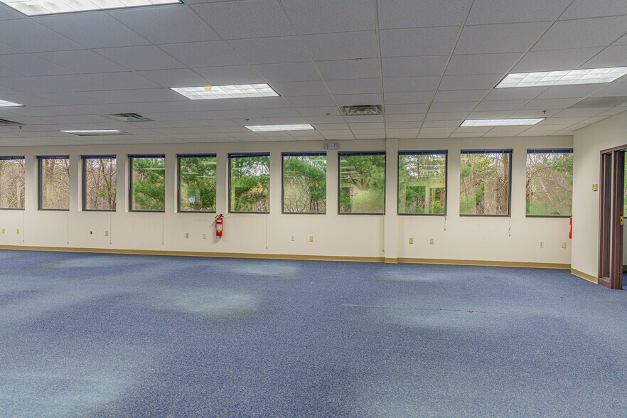 More Photos Of 10 Maxwell Dr, Clifton Park Medical For Lease