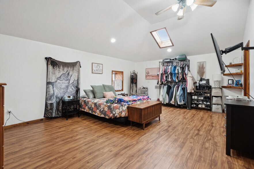 More Photos Of 310 2nd St SE, Dyersville Specialty For Sale