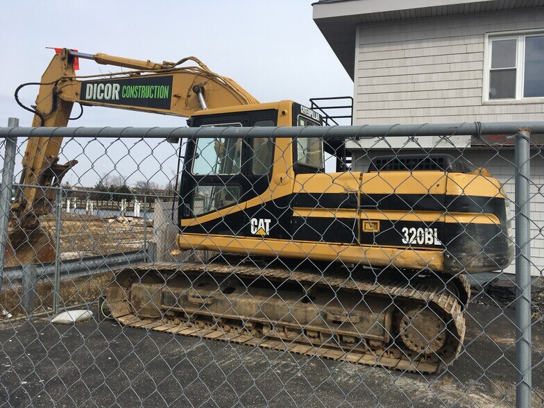 More Photos Of 377 Woodcleft Ave, Freeport Storefront Retail Residential For Sale