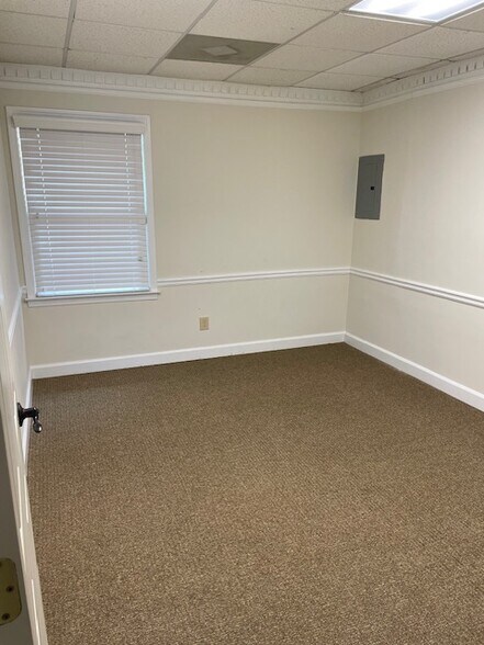 More Photos Of 650 Hillcrest Rd, Lilburn Medical For Lease