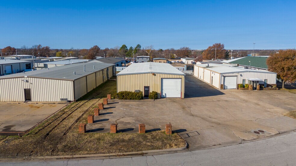 More Photos Of 12 S 111th Ave, Tulsa Service For Lease