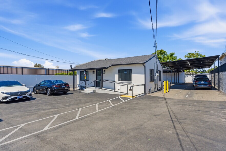 More Photos Of 13449 Van Nuys Blvd, Pacoima Storefront Retail Office For Sale