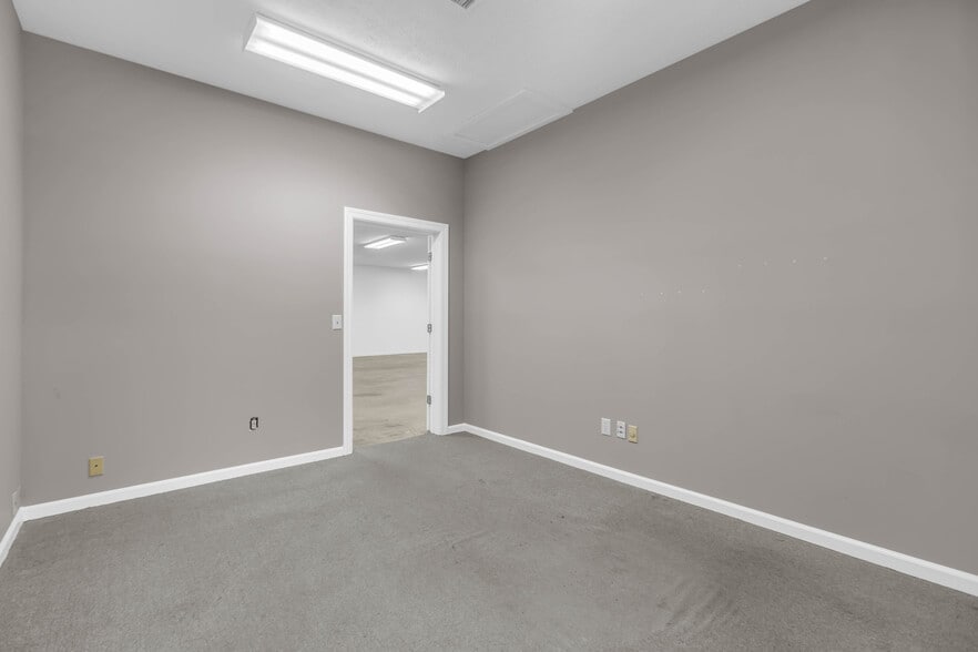 More Photos Of 5 Industrial Park Dr, Hendersonville Freestanding For Sale