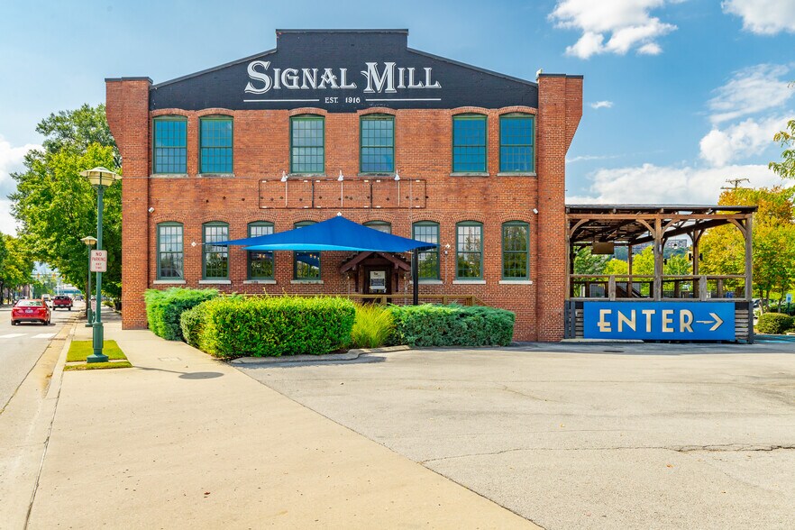 More Photos Of 205 Manufacturers Rd, Chattanooga General Retail For Lease