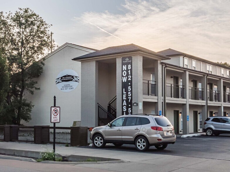 Primary Photo Of 124 W Chestnut St, Jeffersonville Apartments For Sale