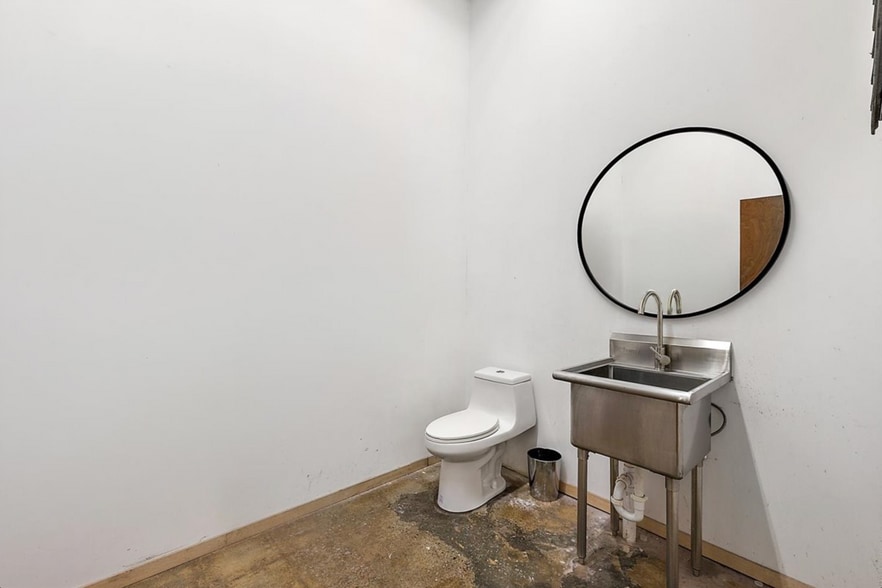 More Photos Of 12501 Chalmers St, Detroit General Retail For Sale