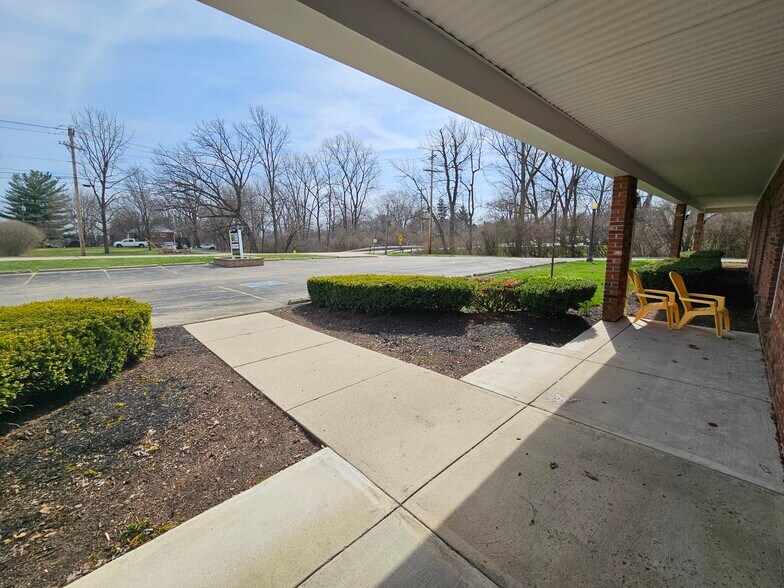 More Photos Of 1314 Barnhart Rd, Troy Office For Lease