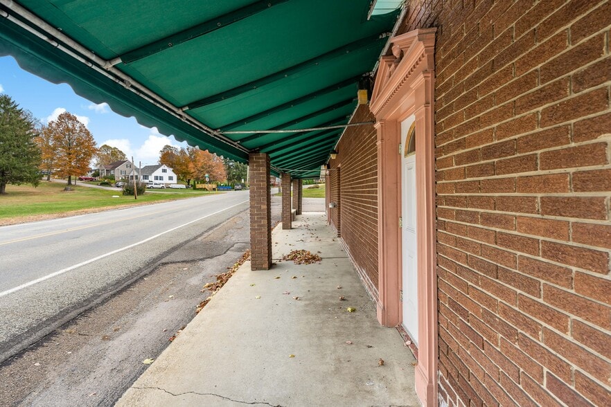 More Photos Of 180 Butler St, Saxonburg Restaurant For Lease